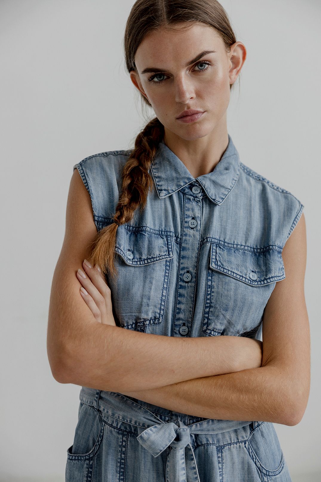 Kenna dress, en klänning i mjuk tencel i denimlook, från Project AJ117