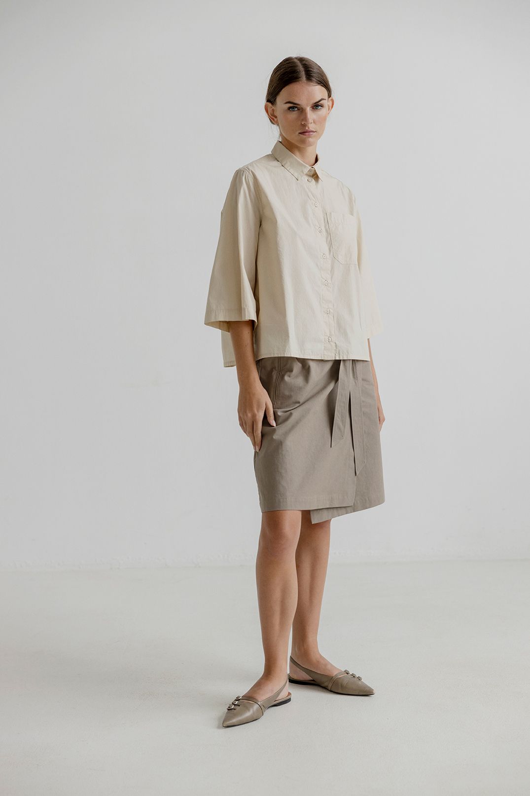 Hortense shirt en trekvartsärmad skjorta i prasslig bomullspoplin, från Project AJ117