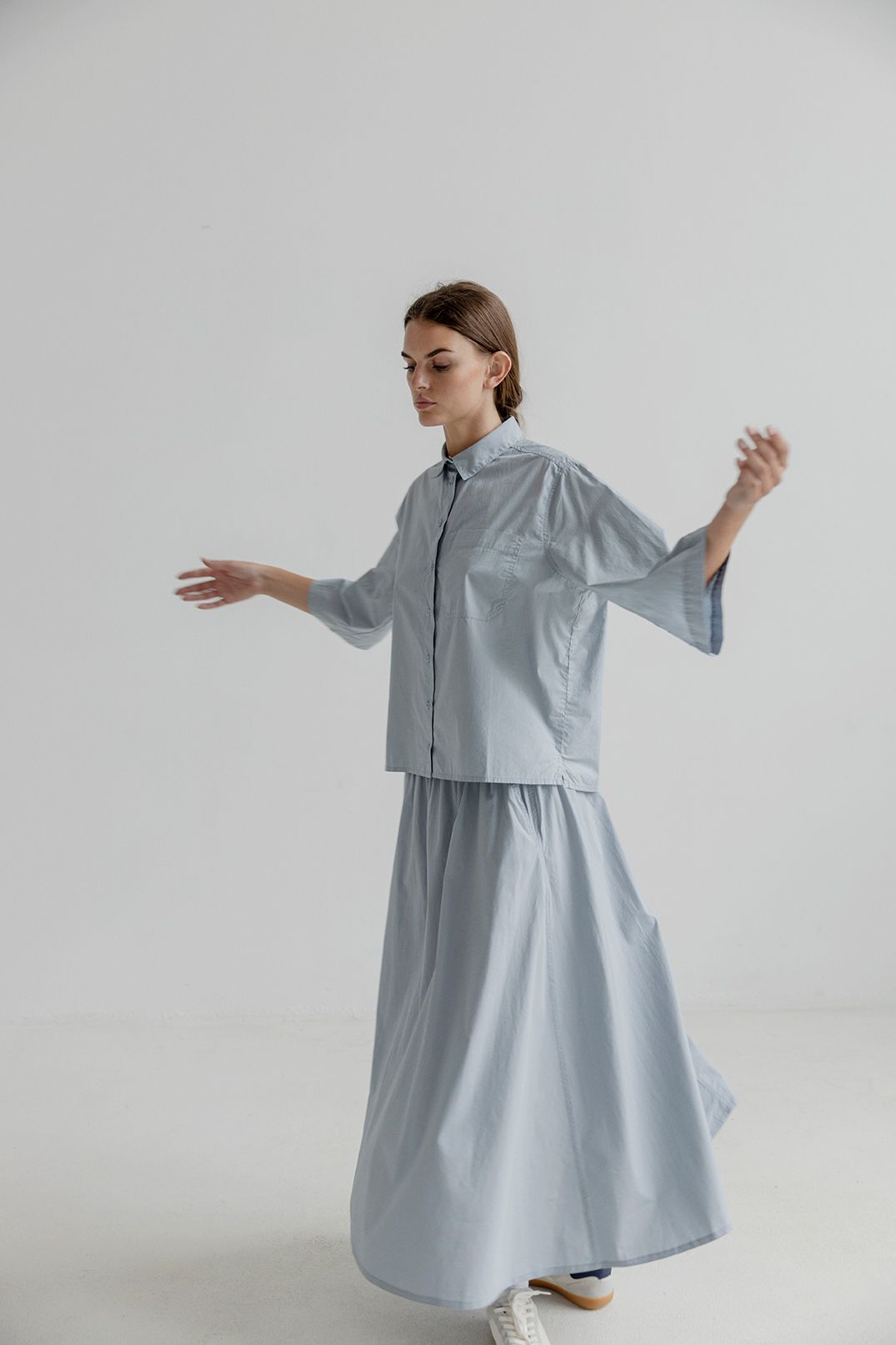 Hortense shirt en trekvartsärmad skjorta i prasslig bomullspoplin, från Project AJ117