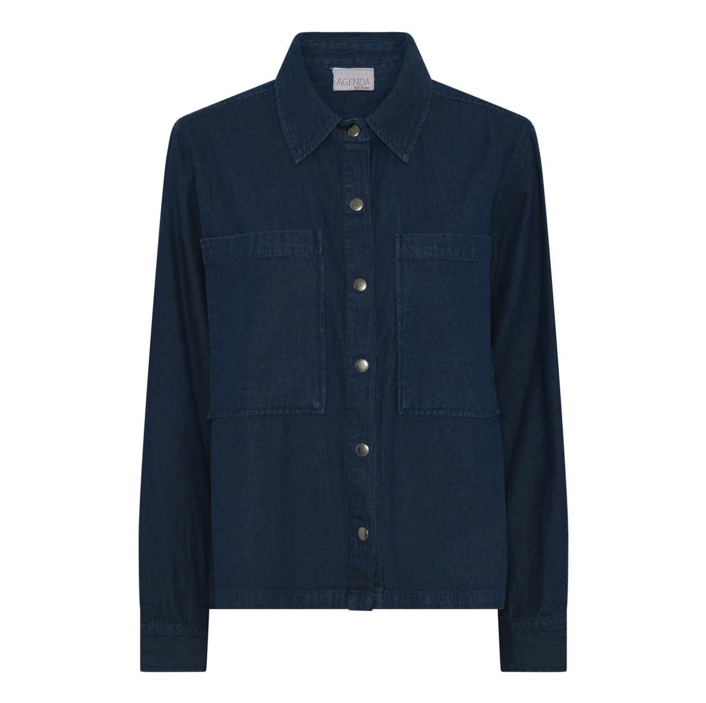 Feodora shirt, en skjortjacka i denimblått med knappar framtill från danska Agenda with Passion.