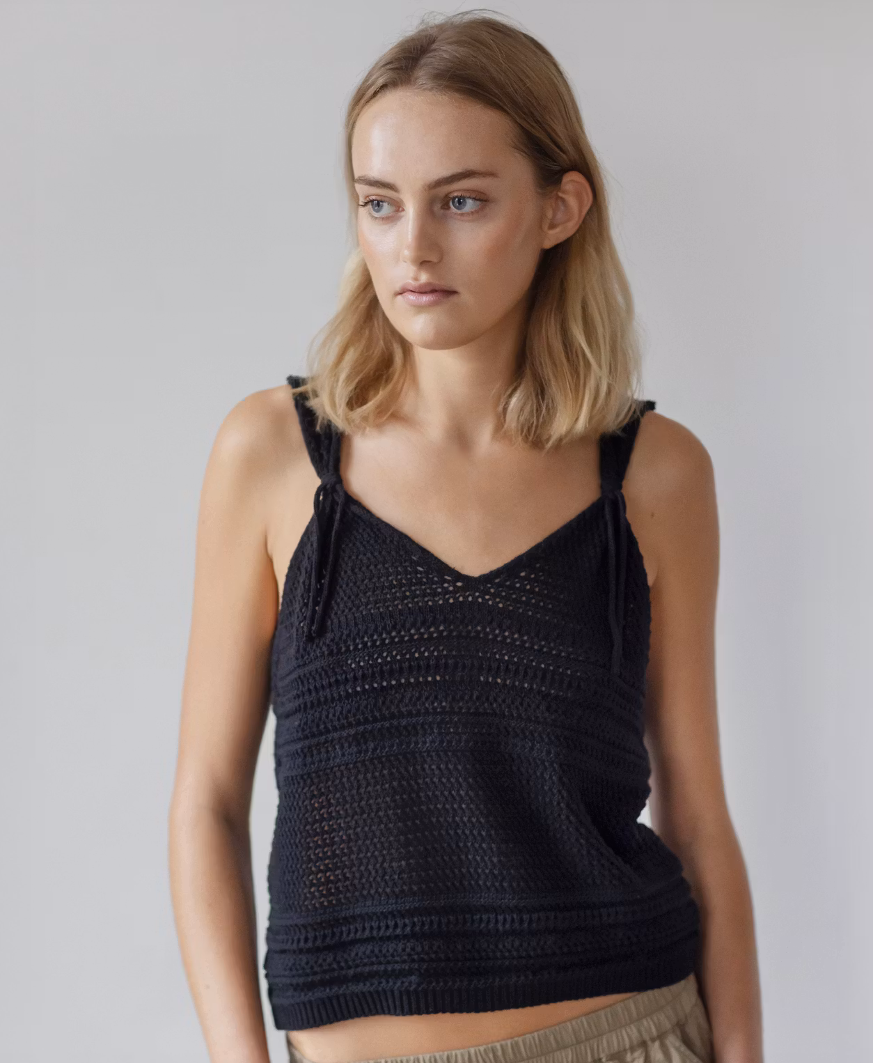 Stickad top med fin struktur, i bomull, från Project AJ117. Ayo knit top.