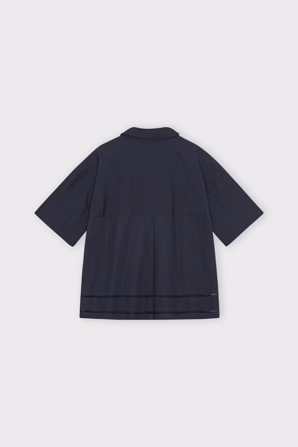 Brightly shirt, en skjorta med v-ringning och trekvartsärm i mörkt midnattsblått, från Moshi Moshi Mind, i organic cotton.