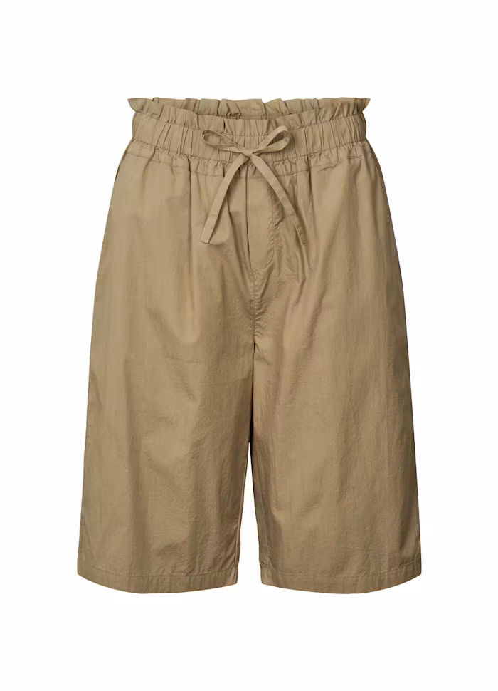 PJ shorts long, shorts i bermudamodell, med knyt upptill och fickor. Organic cotton poplin från Project AJ117