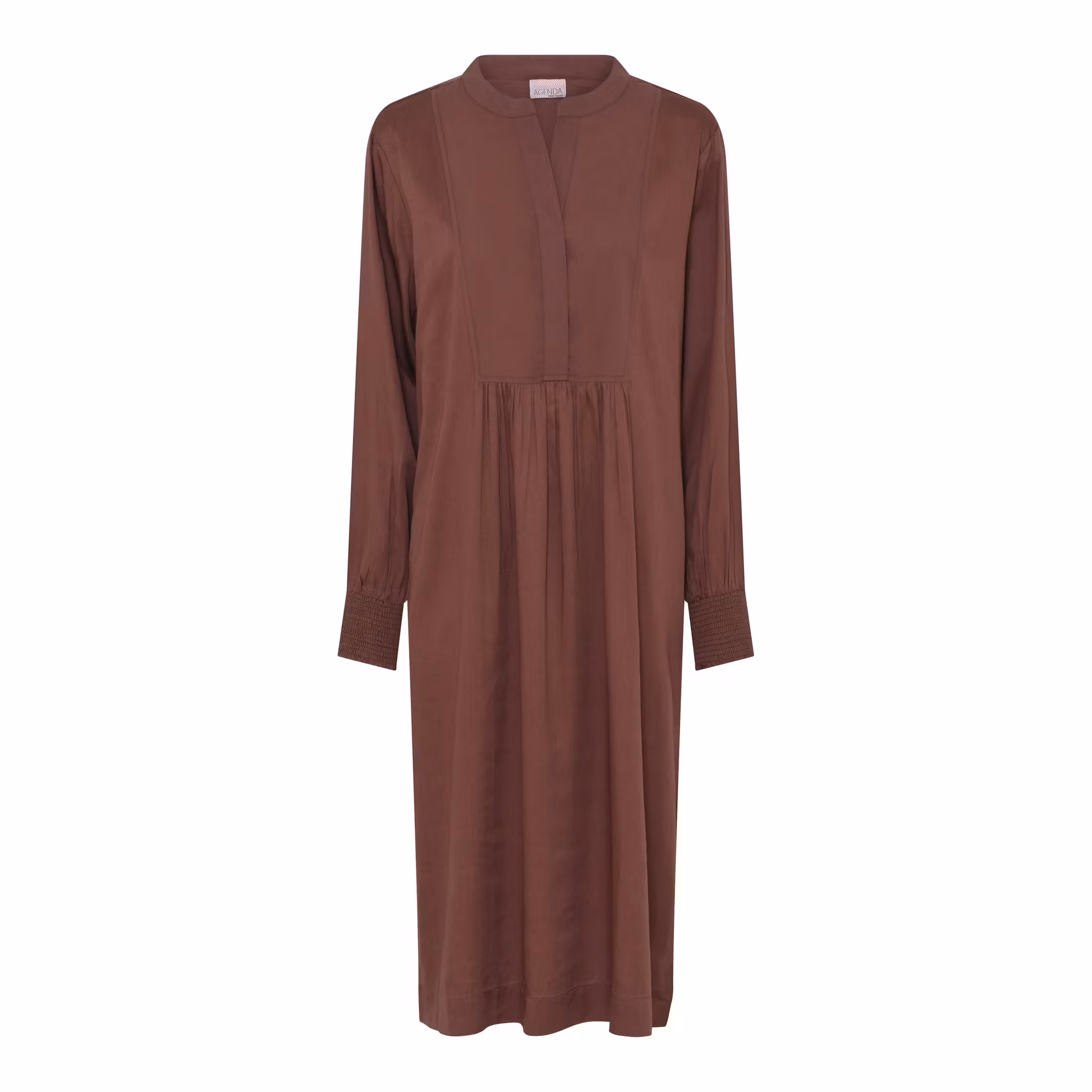 Hella Dress är en klänning med lång ärm och fint ok fram, mjuk viscose satin modal, från Agenda with Passion.