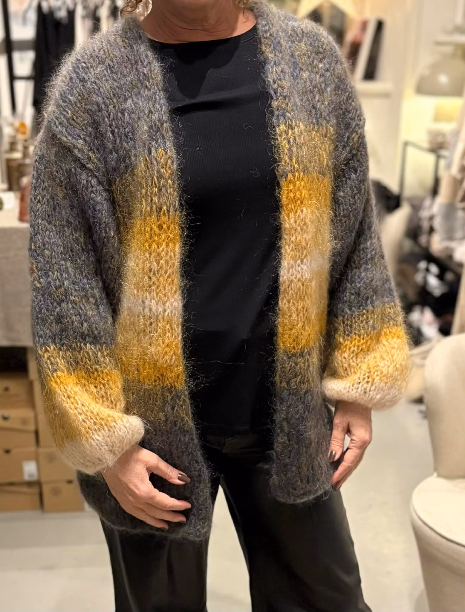 Handstickad mohairkofta, av EMSA, med puffärm. Mohair, ull, silke alla är unika koftor