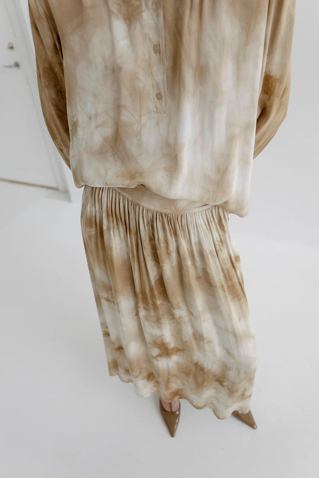 Robine kjol i viskos och silke i vackert batikmönster, från Project AJ117.