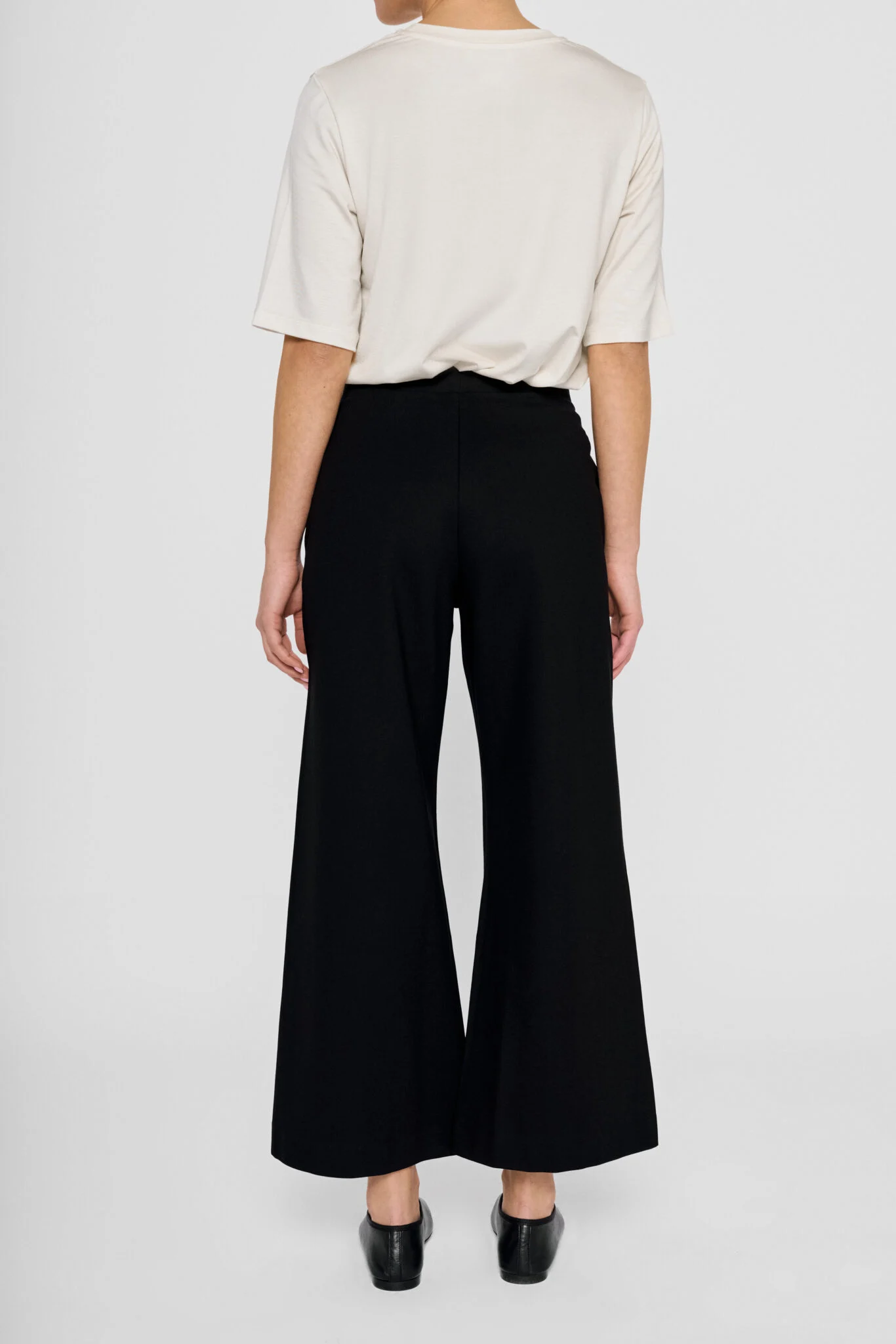 Lottie Pants en stretchig jerseybyxa med resår i midjan från Residus.