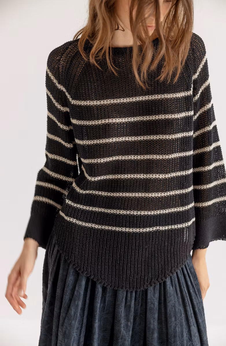 Bobo knit, stickad bomullströja i svart med naturfärgade ränder, Project AJ117