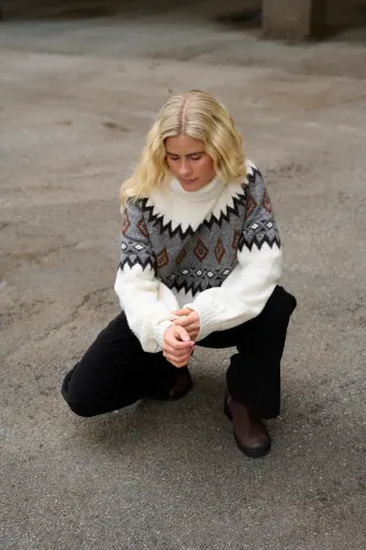 Renata Pullover