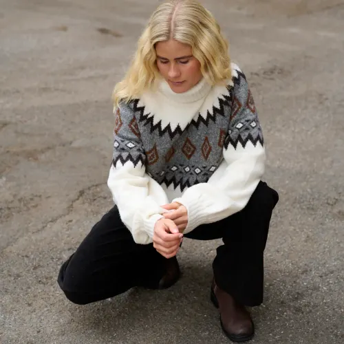 Renata Pullover