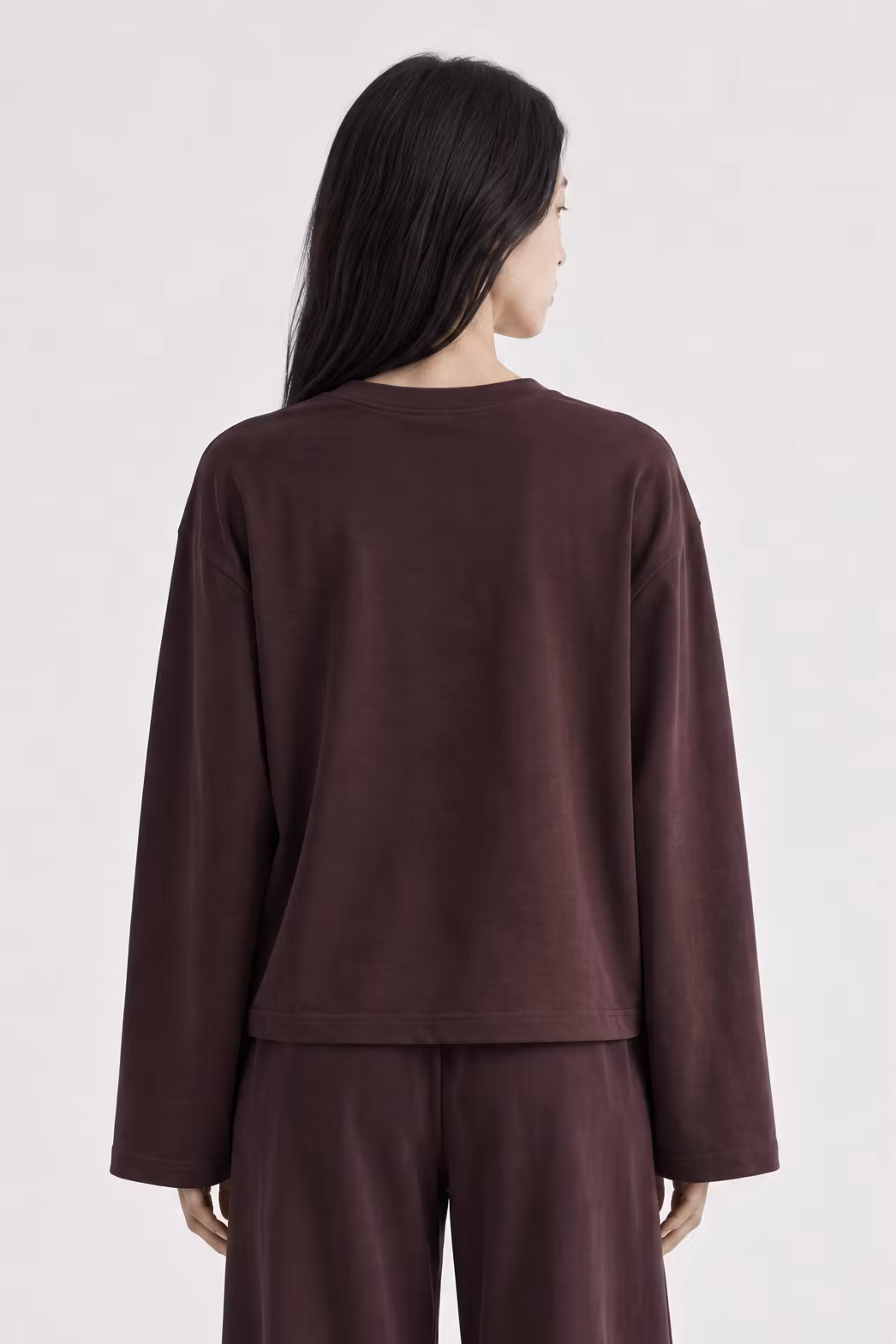 Roan top, långärmad top i bambujersey, i dark plum, från Movesgood.