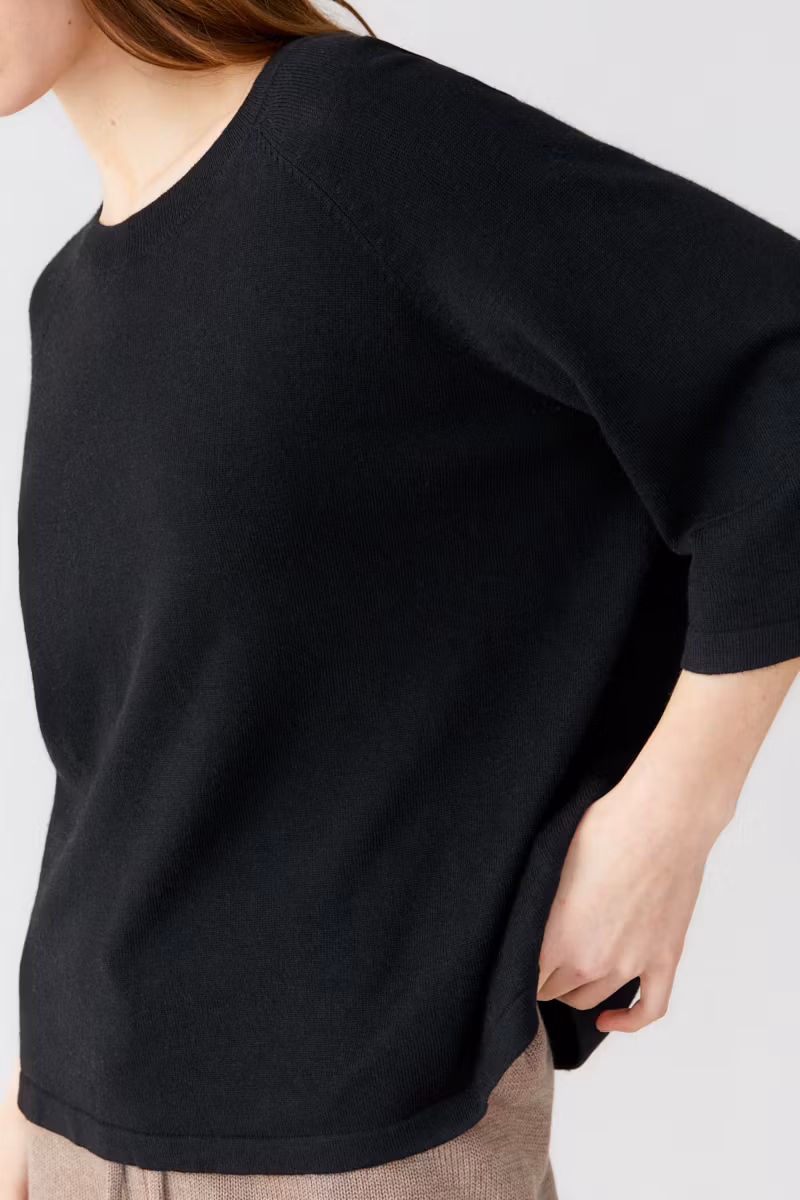 Josefina stickad top i mjukaste bambulyocell med cashmere från Movesgood