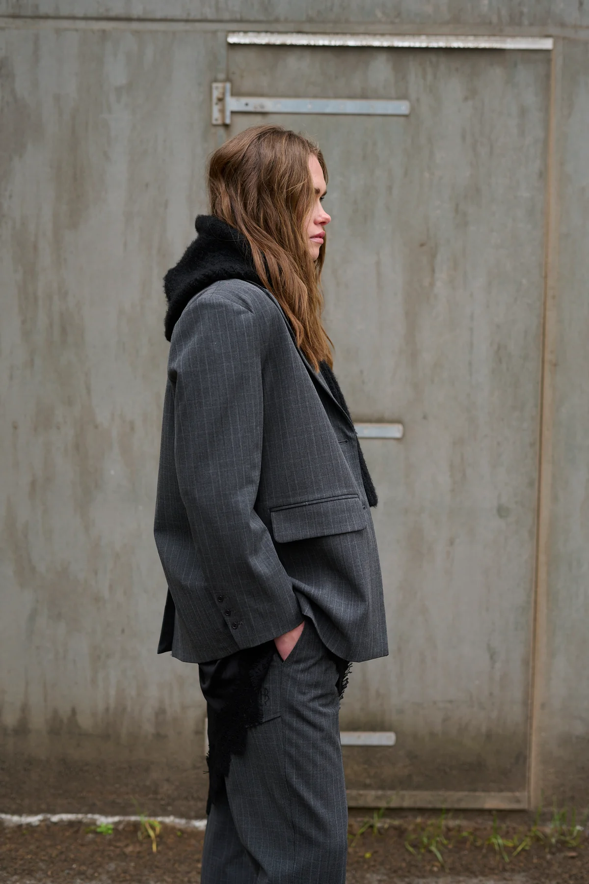 Raw Blazer, grå kavaj från Humble by Sofie.