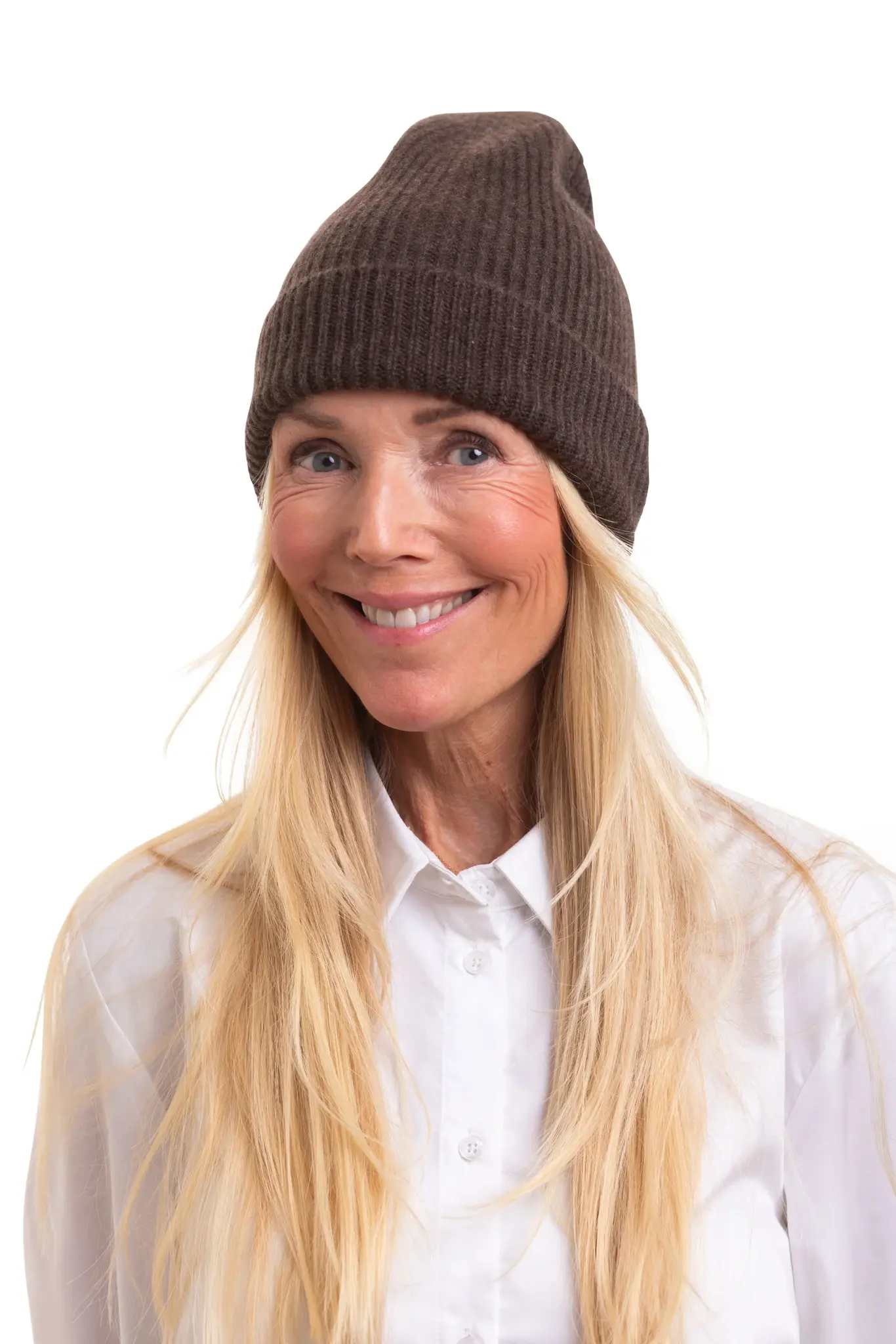 Mjuk mössa i cashmere, från svenska 8 design.
