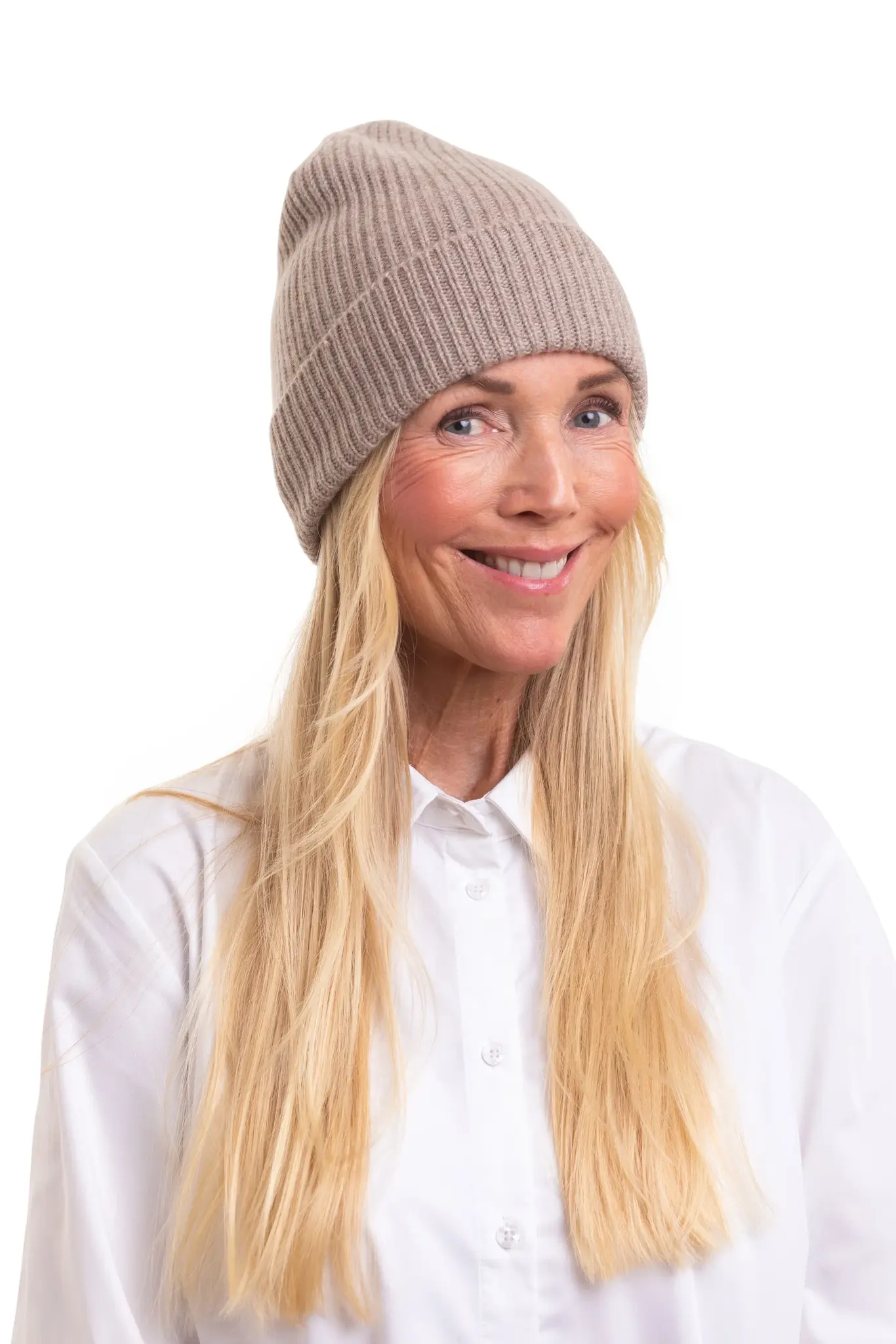 Mjuk mössa i cashmere från svenska 8 design.