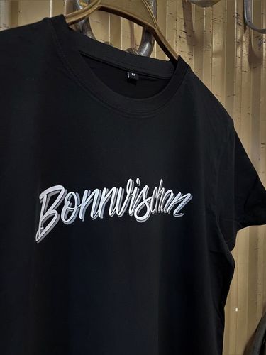 T-shirt Svart (vitt/grå text)
