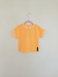 Oversized t-shirt, Gulmönstrad. Storlek 110/116.