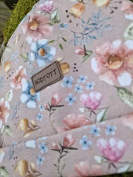 Mössa med uppvikt kant, Blommor Muskot.