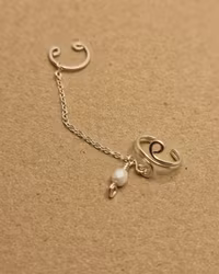 Ear Cuff Extravagant, välj bland olika färger på metall och pärla!