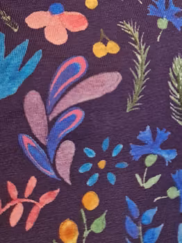 Rödtotts barnmössa i ekologisk bomullstrikå, Indigo Folk Art.