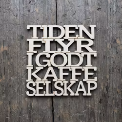 Coaster - Tiden flyr i godt kaffeselskap - 3mm bjørkefiner