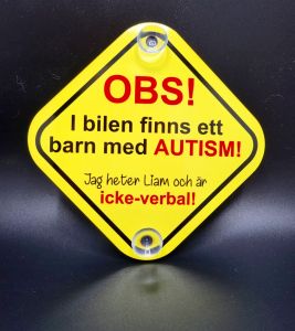 Skylt till bil: Autism + NAMN