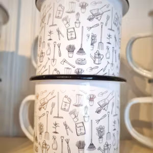 Emaljmugg - Trädgårdsredskap