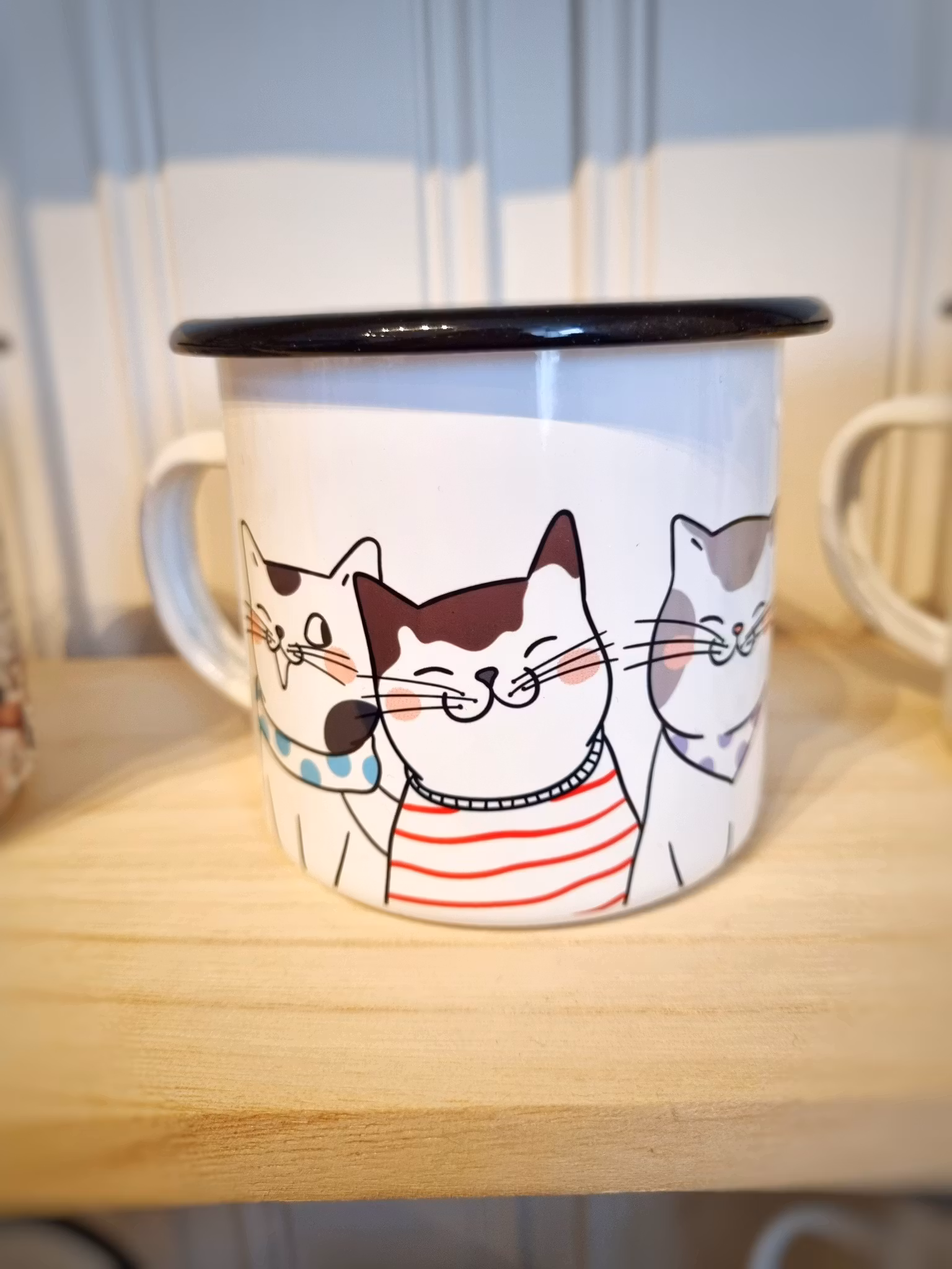 Emaljmugg - Stora katter