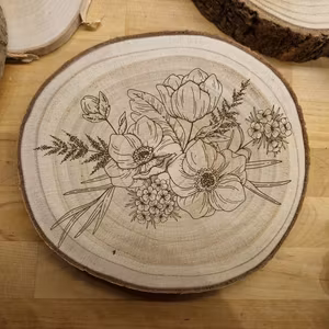 Serveringsfat i trä [Blommor - vallmo]