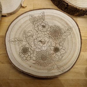 Serveringsfat i trä [Blommor - tagetes]