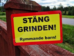 Skylt: Stäng Grinden