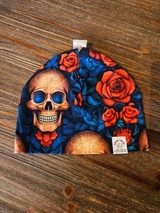 Mössa - scull & roses