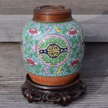 Antique Chinese porcelain ginger jar 19th Century Nonya Straits Peranakan