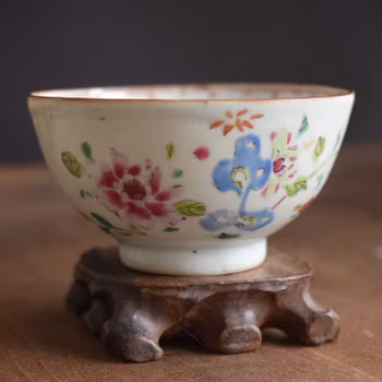 Antique Chinese porcelain bowl first half of 18th C Yongzheng / Qianlong