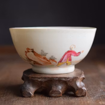 Chinese Rose Mandarin porcelain bowl first half of 18th C Yongzheng / Qianlong