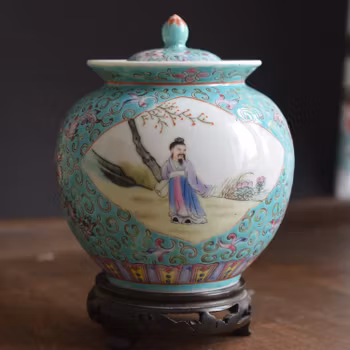 Chinese famille rose lidded jar / tea caddy Second Half of 1900's 50's 60's 70's