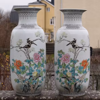 A pair of Vintage Chinese famille rose Porcelain vase Second Half of 1900's