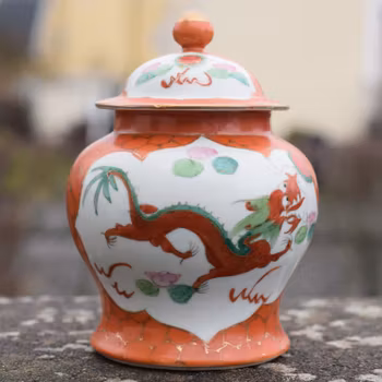 A Vinatage chinese red glazed and gilded teacaddy from around 1950-1960