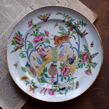 Antique Chinese famille rose mandarin Canton plate with auspicious bats, Jiaqing / Daoguang