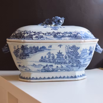Large antique Chinese Export Blue and White Porcelain Tureen, Qianlong period