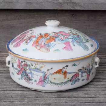 A large tureen Tongzhi period in polychrome decoration