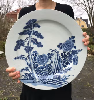 Large blue and white charger Yongzheng period