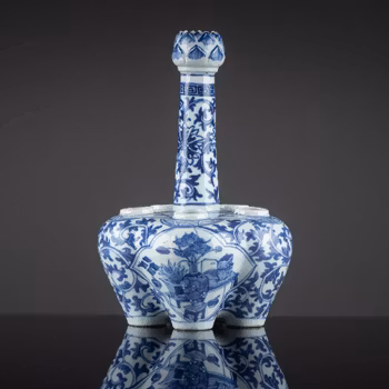 Tulip vase in underglaze blue and white, Qing Dynasty