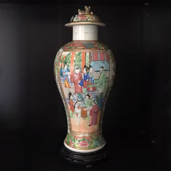 Rose mandarin vase with horse decoration