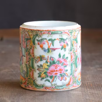 Antique Chinese Canton famille rose Mandarin pot / box, Late Qing