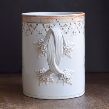 Big Antique Chinese Export Porcelain Tankard decorated in famille rose 18th C