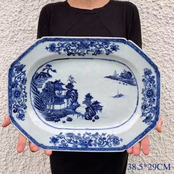 A antique Chinese blue and white export porcelain platter period of Qianlong