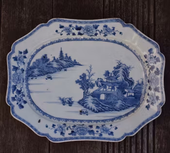Antique Chinese Export Blue and White Porcelain platter, Qianlong period #698