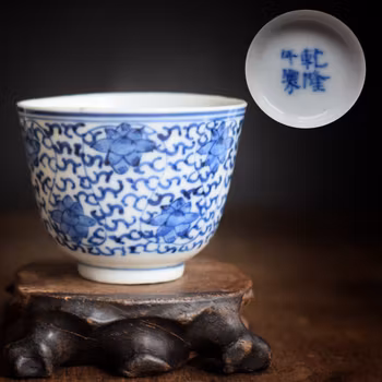 Antique Chinese teacup in underglazed blue and white, Qing Dynasty #692