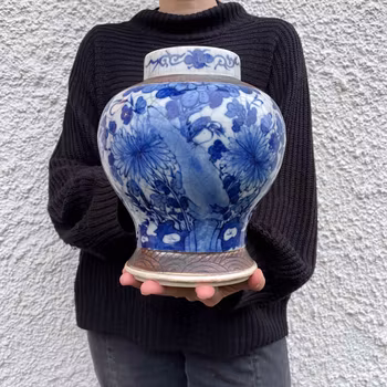 Antique Chinese blue and white crackle ware vase late Qing #833